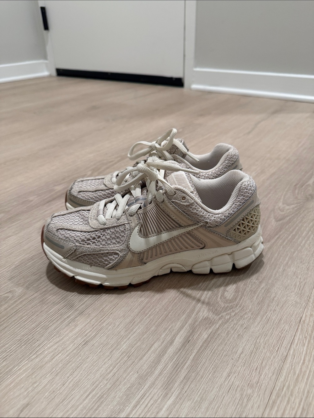Nike Women’s Vomero Neutral Beige Mesh Training Sneakers